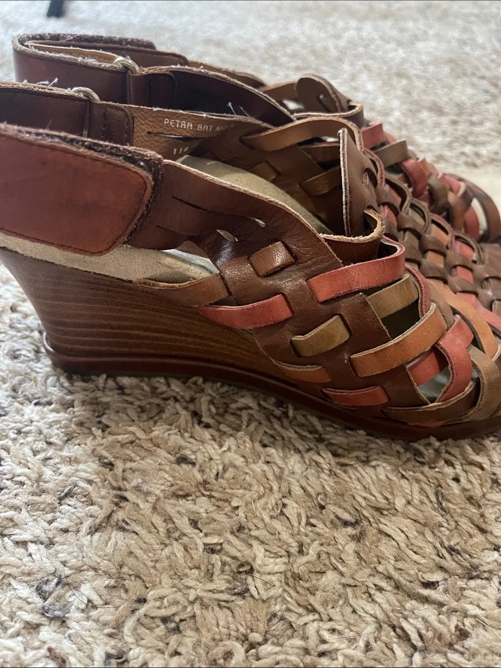 Earthies Women's Petra Bat woven leather wedge sandals Brown size 11B